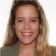 Profesora de lengua española, lingua galega y derecho.